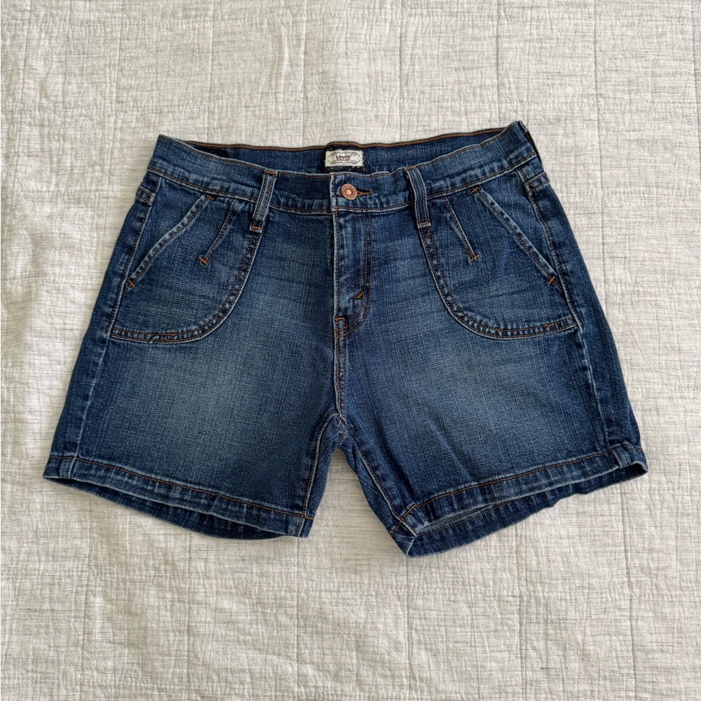 Levi's Dark Blue Jean Shorts for Women. 515 short, size 6